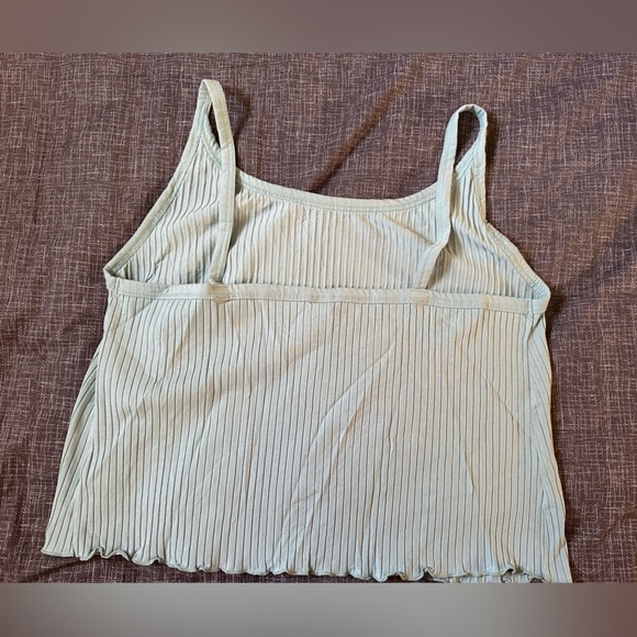 🍉 Old Navy crop cami ribbed light green 3X EUC lettuce hem - Picture 2 of 4